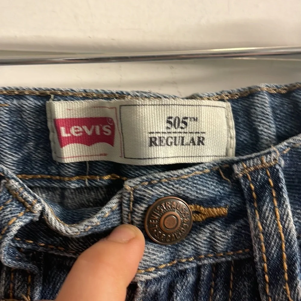 Classic Levi 505 Jeans-Like New-Size 24M Distressed. Hidden adjustable waist. - Picture 3 of 6